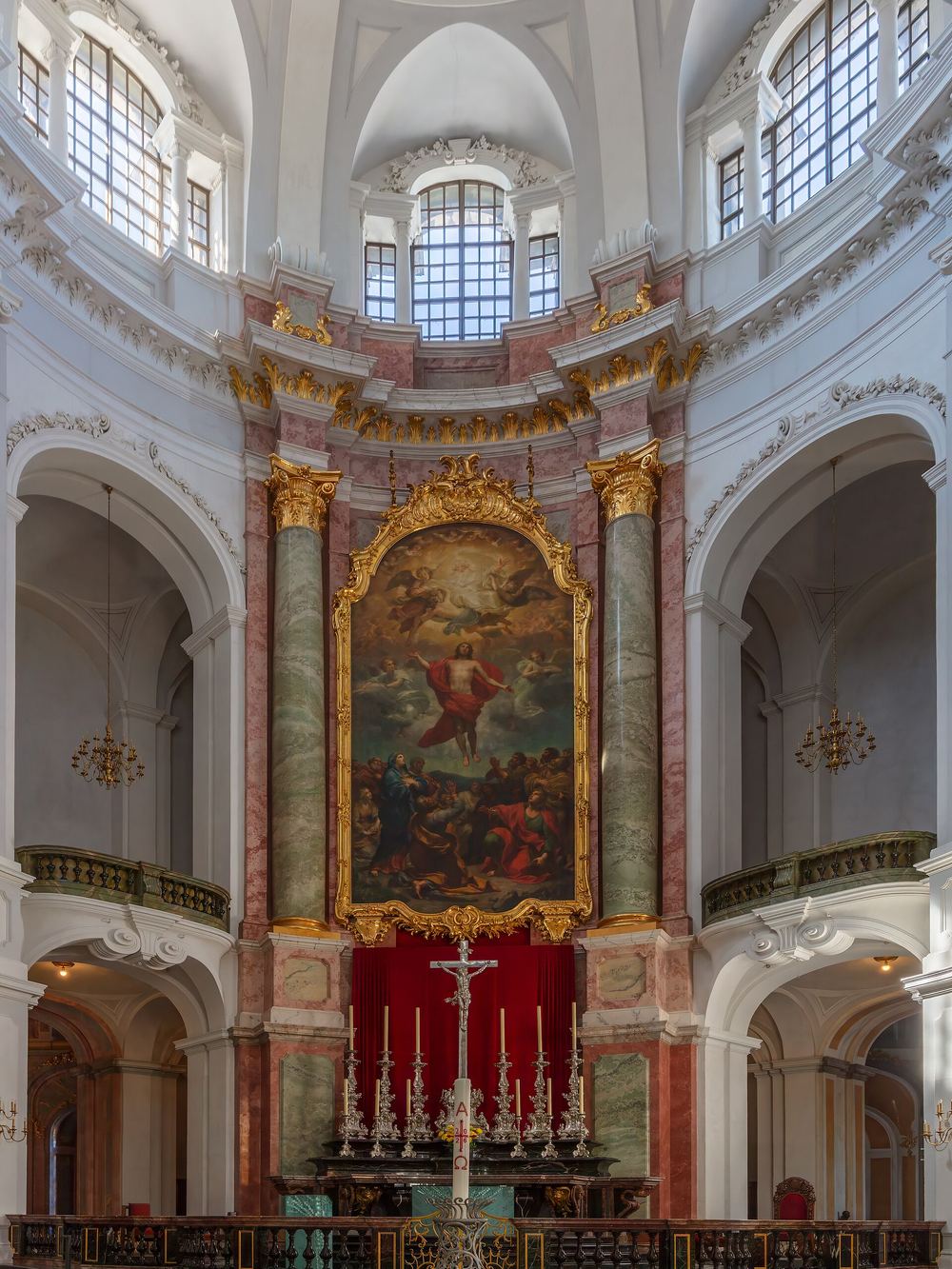 El altar y la cúpula de la Catedral Metropolitana de Buenos Aires
