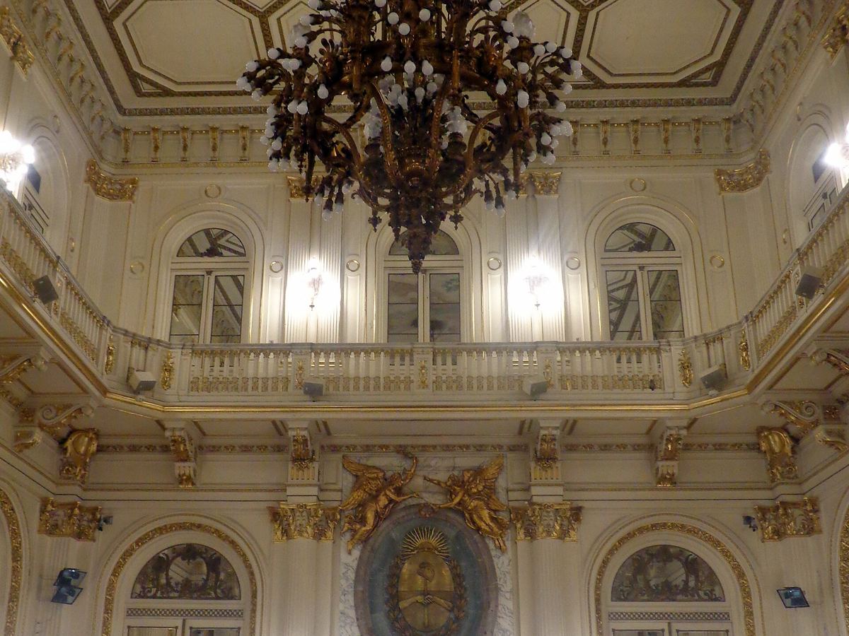 El Salón Blanco dorado dentro de la Casa Rosada